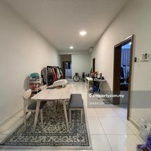 Freehold, 950sf, Low Floor, 2r2b1c