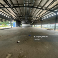 Detached factory with extra big land for rent 