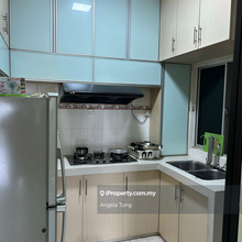 Walking distance to Pavillion, Aurora, greenery Park, and School   
