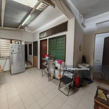 End-lot Unit! Nice & Strategic Location!