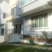 Bungalow with Natural Greenery Environment 