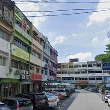 Good for invesment or own use , 4 storeys shop lot