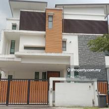 Bungalow house with lift, swimming pool