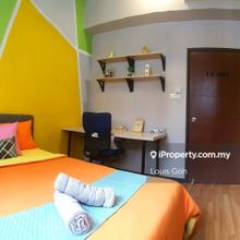 Queen bedroom with Private Bathroom @ Nautica Lake Suites