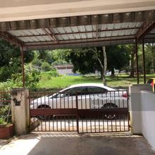 Nice house in a matured Taman with amenities nearby