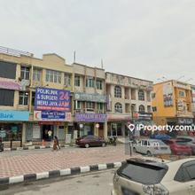 Pekan Meru facing main road shop near bank, school, klinik pharmicies
