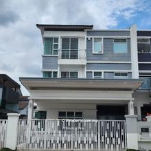 Owner is welcome to list William Khaw O 1 6-3 O 3 2 2 1 7 (Ren70985)