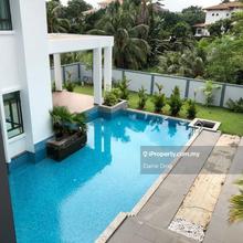 2 storey bungalow with 8 rooms c/w Swimming pool