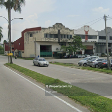 Big corner lot & big road 