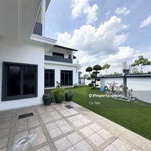 Corner Lot With Huge Land,Welcome Viewing 