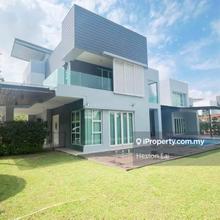 Melody Park, Fully Renovated Corner Bungalow with Pool 