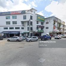 3 storey shop 20x80 sf : Freehold title : Near MRT Stadium Kajang