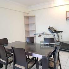 High floor, well kept unit with unblocked view of Petaling Jaya