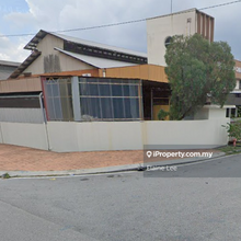 Warehouse in Industrial Estate for sale ss13 Cornar