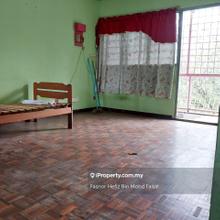 Flat Pkns Seksyen 6 Medium Cost. Top Floor. Good For Investment.