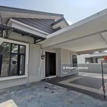 Freehold Single Sty Bungalow in Gated Guarded Area. Welcome Viewing