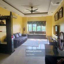 Huge, well maintained unit.