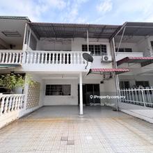 Located in quiet cul-de-sac, Suitable for own renovations
