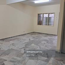 Apartment Goodyear Court 2, short walk to LRT BRT 1st Floor convenient