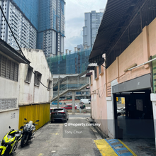 Facing main road Salak South Garden shop lot for sale