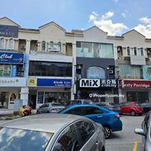 Pju 5 , Dataran sunway super busy area. 