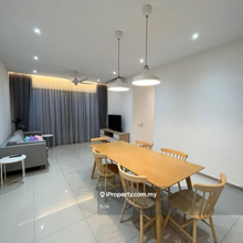 Tastefully done renovated unit!