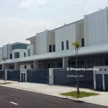 Partially furnished Hijayu 2storey superlink 22x80 Below market price