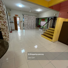 Well maintained and renovated terrace house 