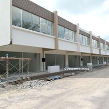 Single Storey Shop 18 feets High Ceiling Commercial Shop Lot