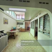 Freehold Single Storey Terrace. Good location.