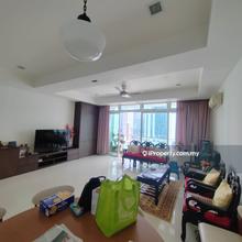 Corner Unit, Private Lift facing swimming pool