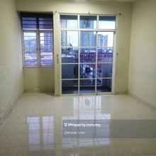 Near to eateries, colleges, lrt Kelana Jaya station 