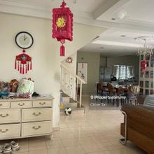 2sty Corner nicely renovated move in Freehold