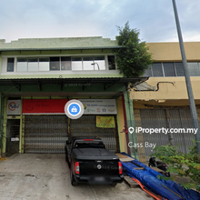 1.5 Storey Factory for rent.