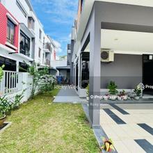 3-storey semi-d at Horizon Hills Canal Garden for sale