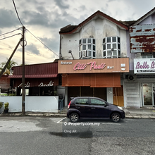 Corner 2.5 lots shophouse suitable for business 