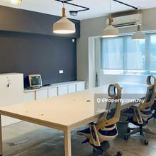 Well-renovated office unit in Paragon