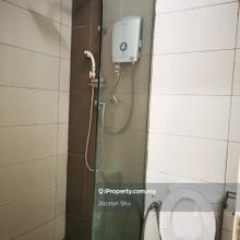 Walking distance to amenities & shops 10min drive to LRT