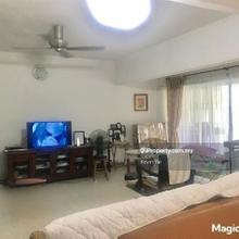 Well kept basic unit ideal for renovations or rebuilding