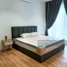 Cozy One Bedroom, KL Tower view with Balcony, Brand New Fully Furnish.