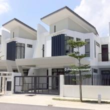 Rare Intermediate-Angular 2-Storey Unit with Garden Land for Sale!