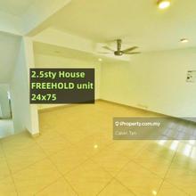 2.5 storey house, freehold unit, 24x75, limited unit, Good deal