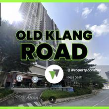 Direct facing Jln Klang Lama. Shoplot serving 200 residents on top !