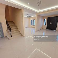 Freehold & International Lot -Fully Renovated & Extended -Facing North