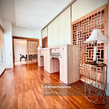 Designer High-Floor Unit at 11 Gurney Drive Super-Condominium.
