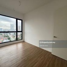 High floor corner lot with super spacious size & unobstructed view 