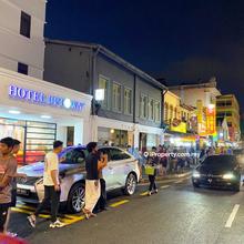 Facing Mainroad with High Exposure ! Limited Unit !