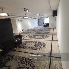 Strategically location, Commercial area, Mature store, Spaciousness 