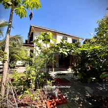Charming Corner Semi-Detached Home with Garden in Batu Ferringhi.