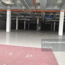 Facing main road and suitable for mall or showroom